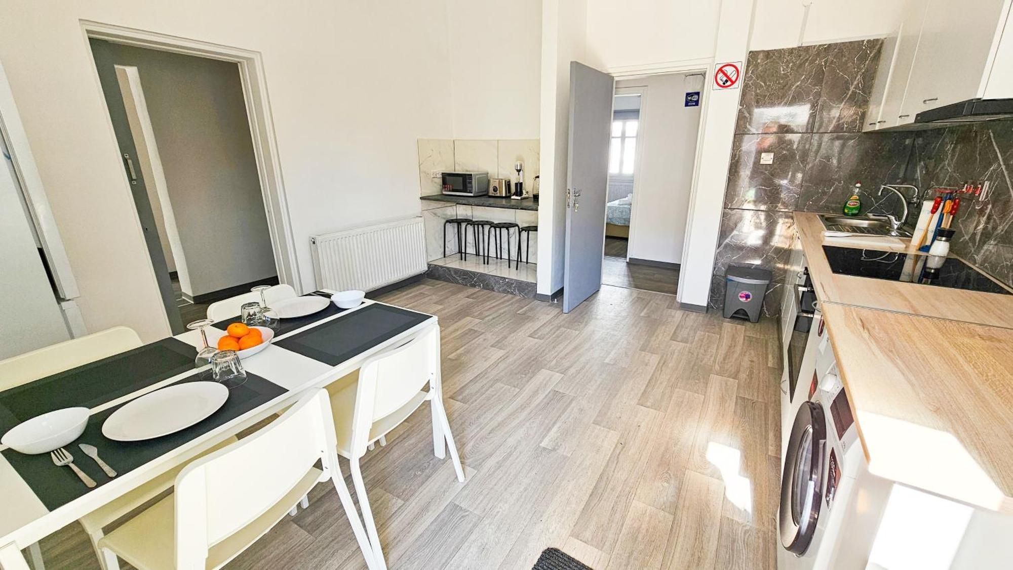 The Lemon Tree Hostel Larnaca Extérieur photo