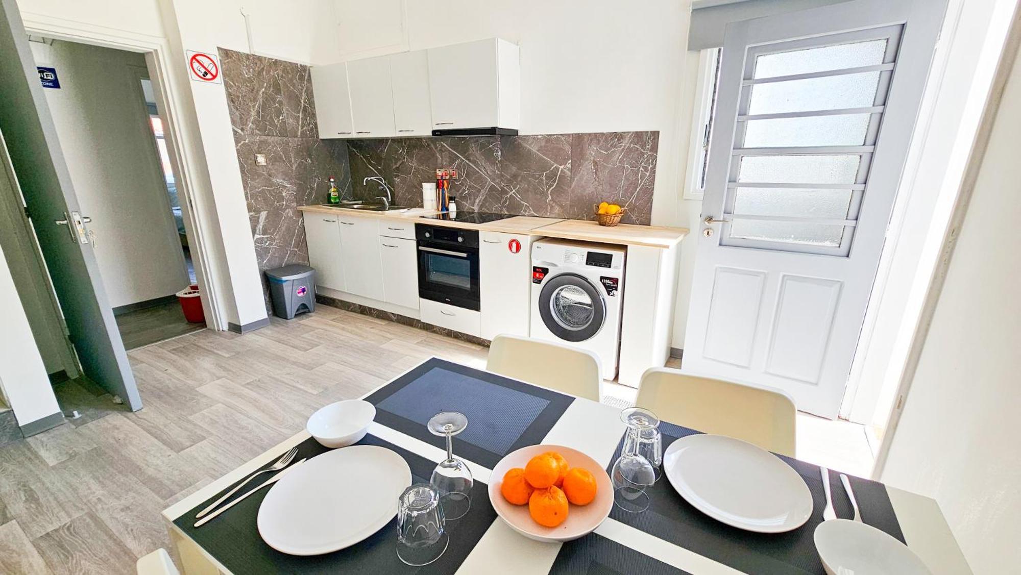 The Lemon Tree Hostel Larnaca Extérieur photo